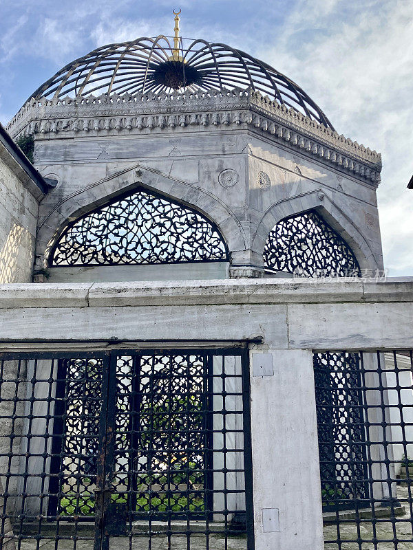 土耳其-伊斯坦布尔-乌斯库达尔的Yeni Valide Camii清真寺